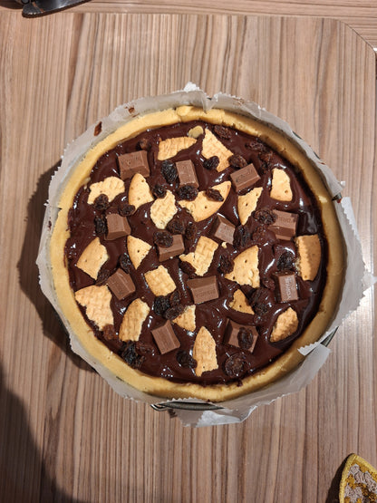 Yorkie biscuit & raisin cookie pie