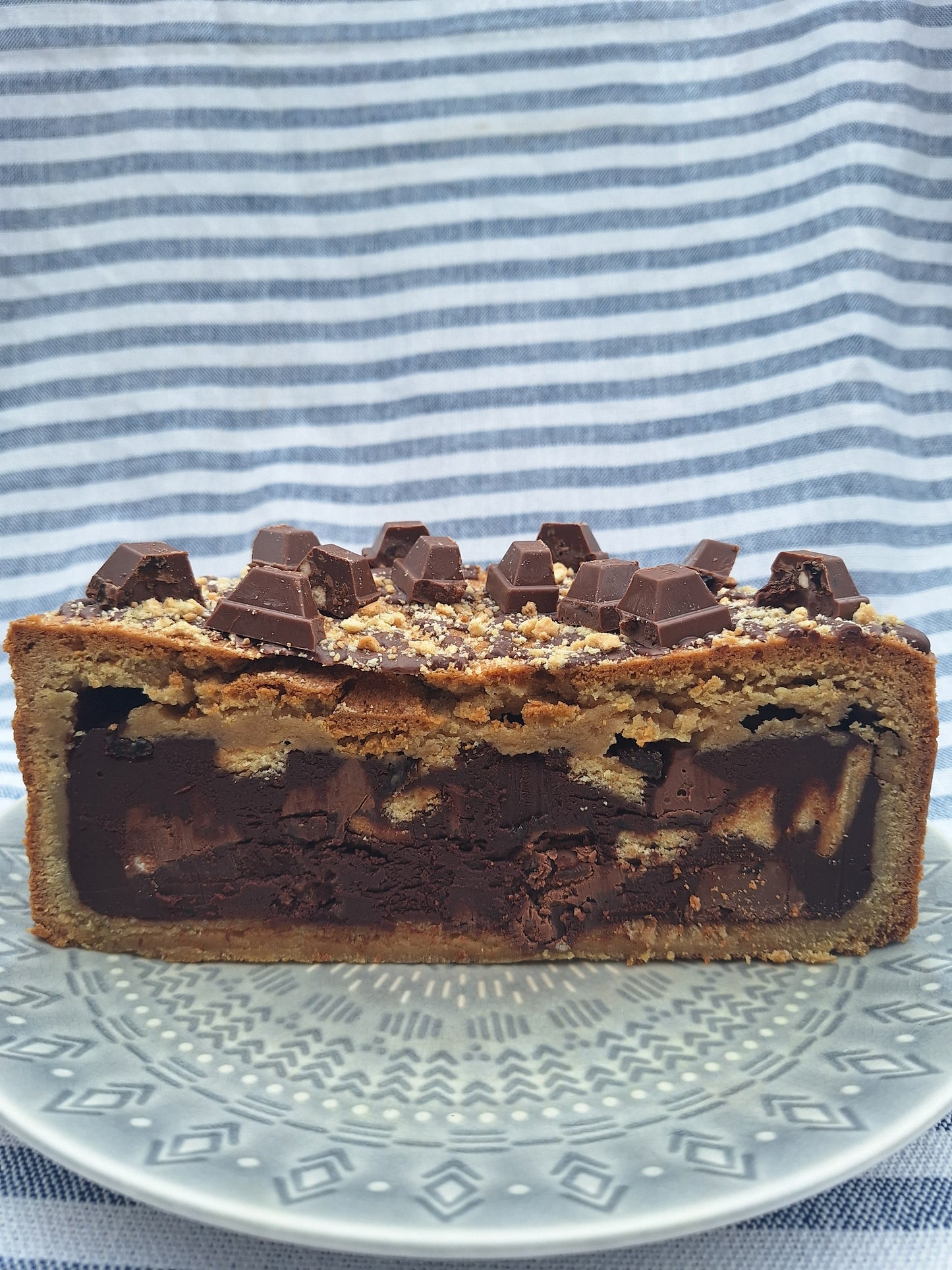 Yorkie biscuit & raisin cookie pie